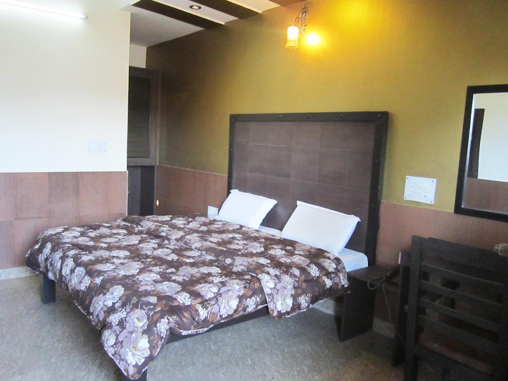 Hotel Chitra Heritage Haridwar Phòng bức ảnh